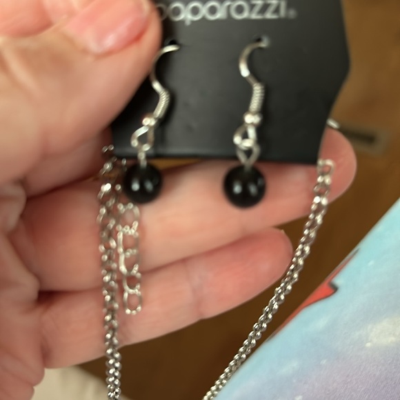 Long silver and black necklace - Picture 3 of 3